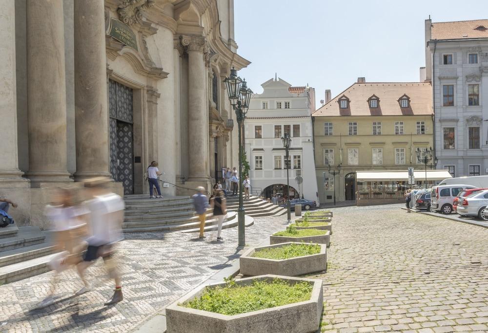 Little Town Budget Hotel Prague Exterior photo