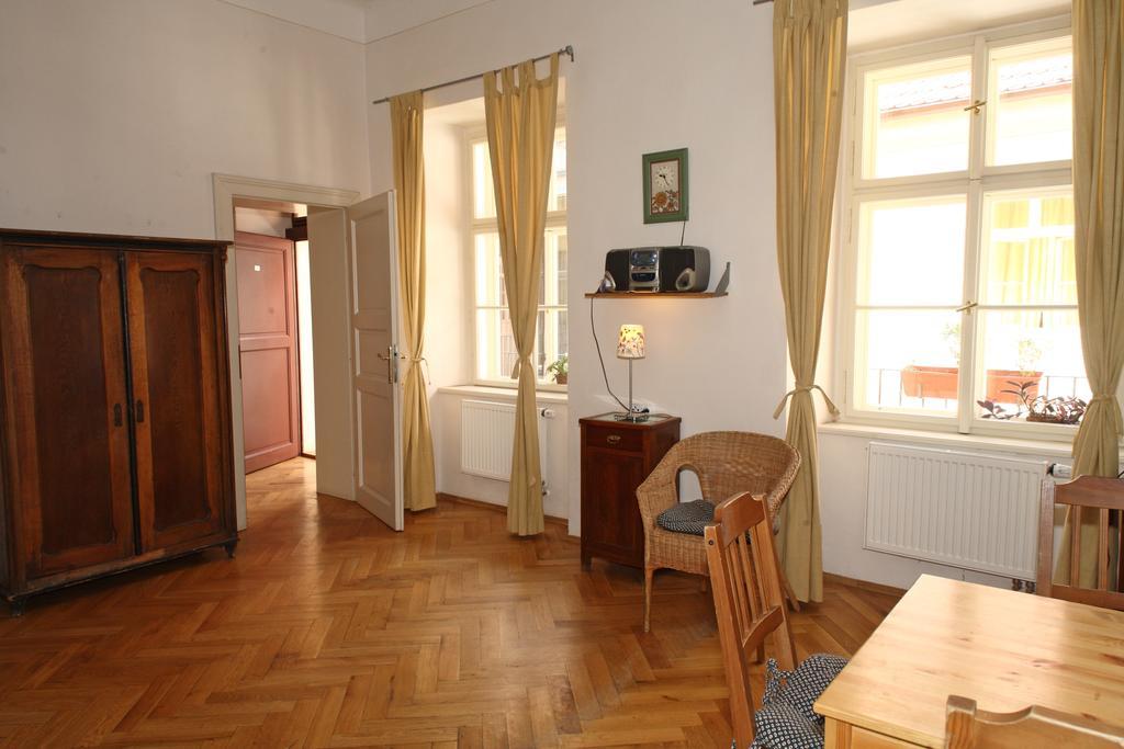 Little Town Budget Hotel Prague Room photo