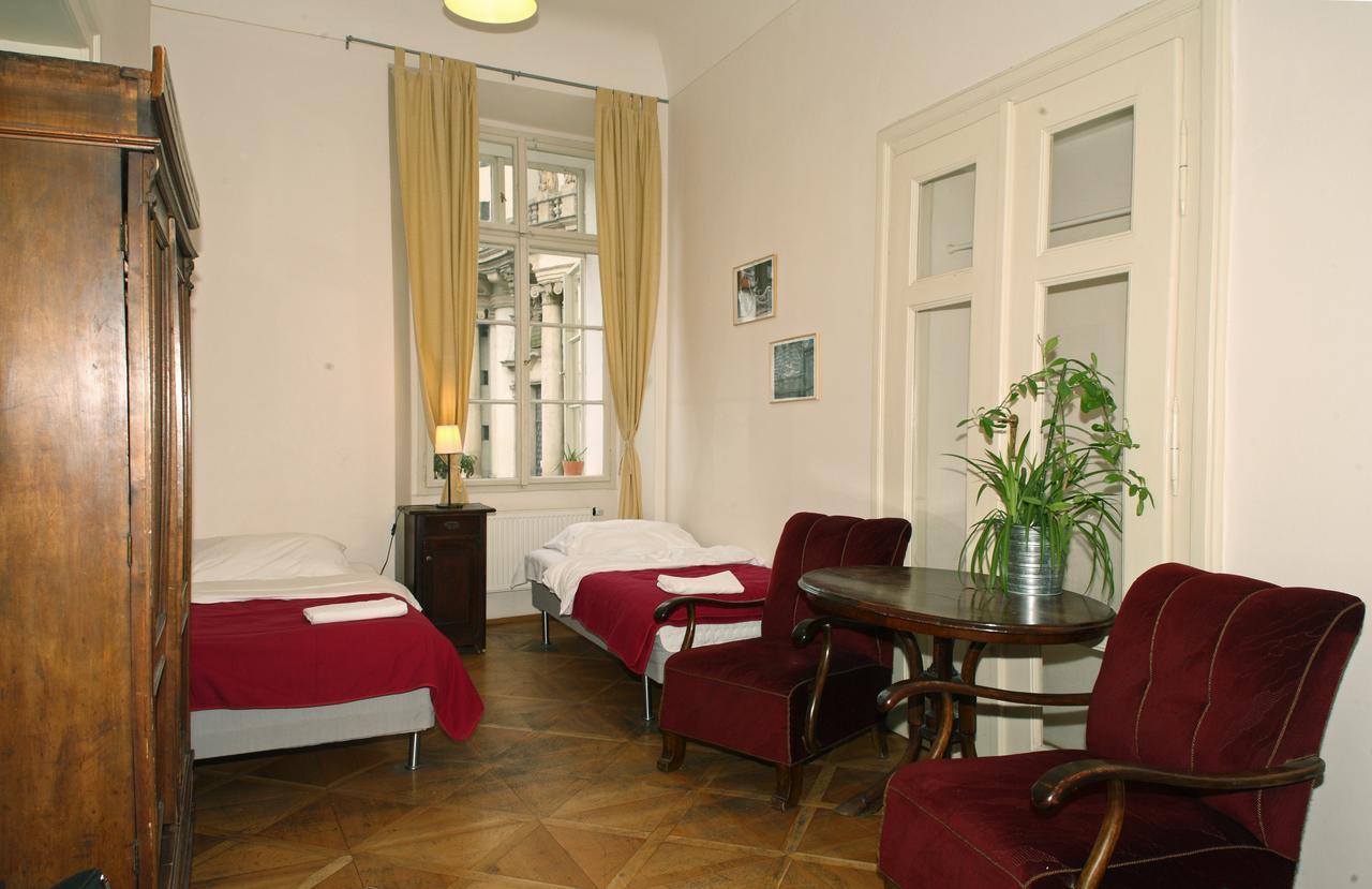 Little Town Budget Hotel Prague Room photo