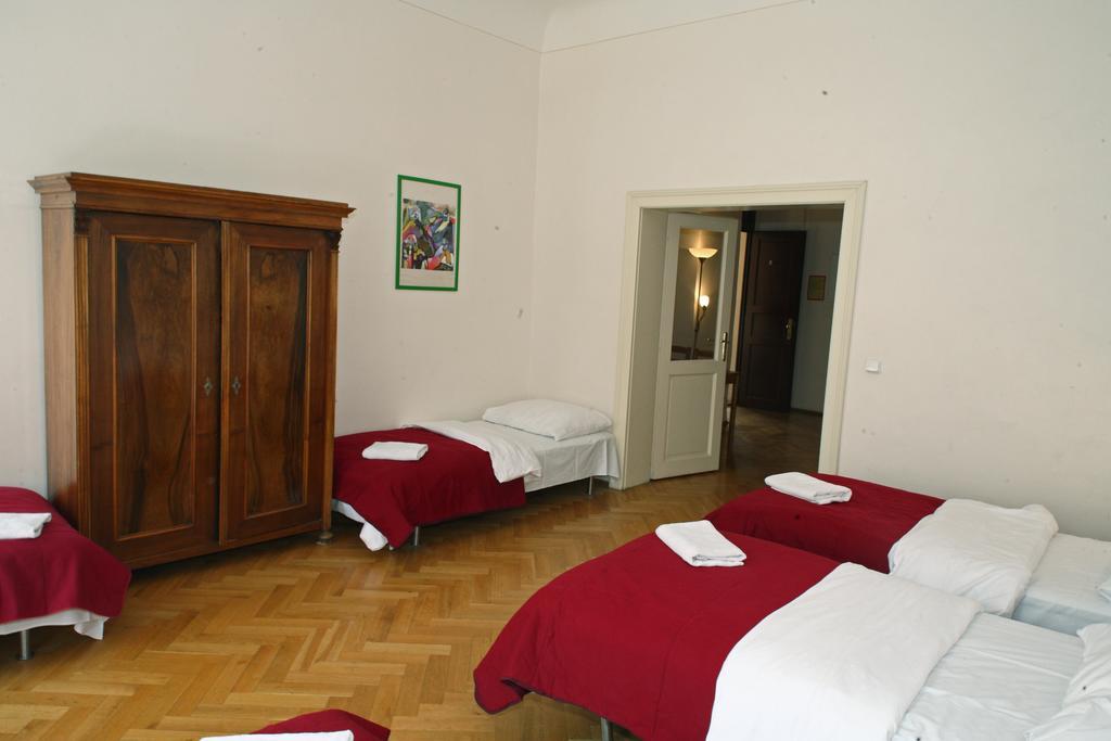 Little Town Budget Hotel Prague Room photo