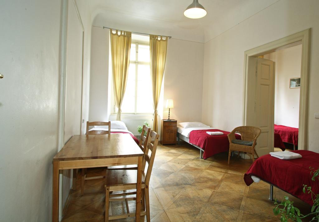 Little Town Budget Hotel Prague Room photo