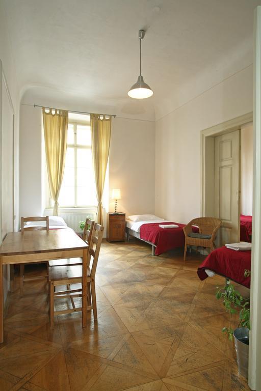 Little Town Budget Hotel Prague Room photo