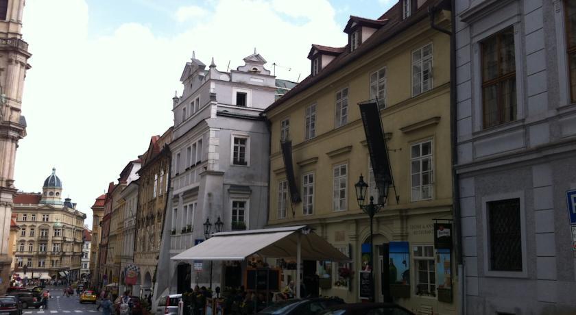 Little Town Budget Hotel Prague Exterior photo